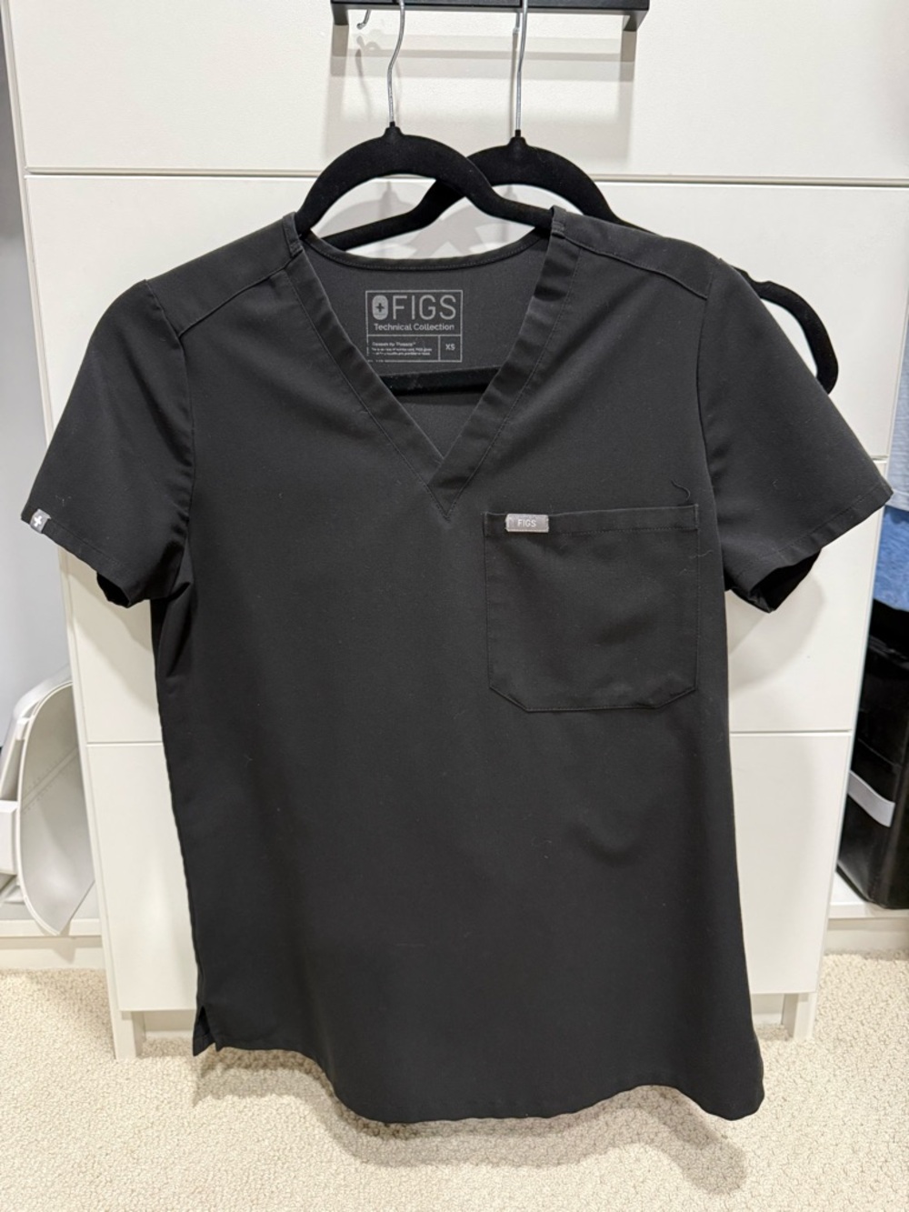 FIGS Women’s V-Neck Scrub Top - Black